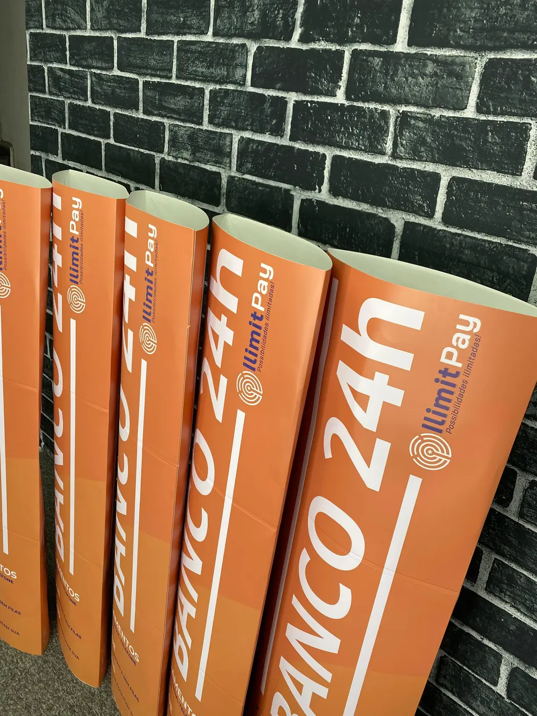 Fábrica de totem de papelão elíptico