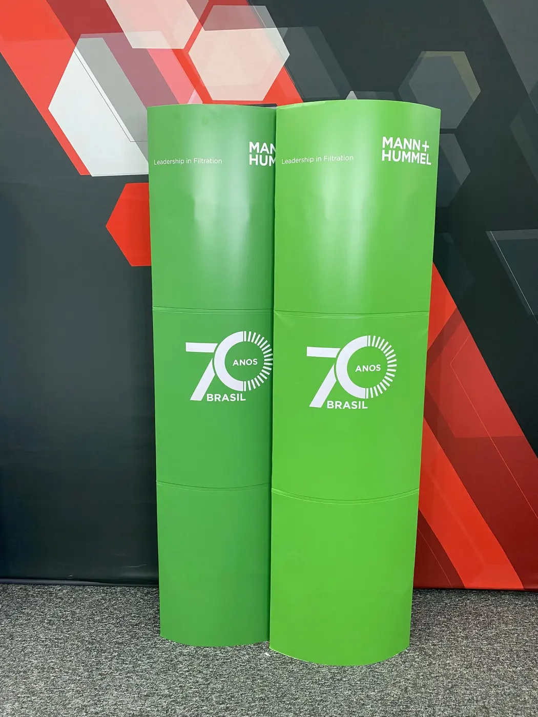 Fabricante de totem de papelão elíptico