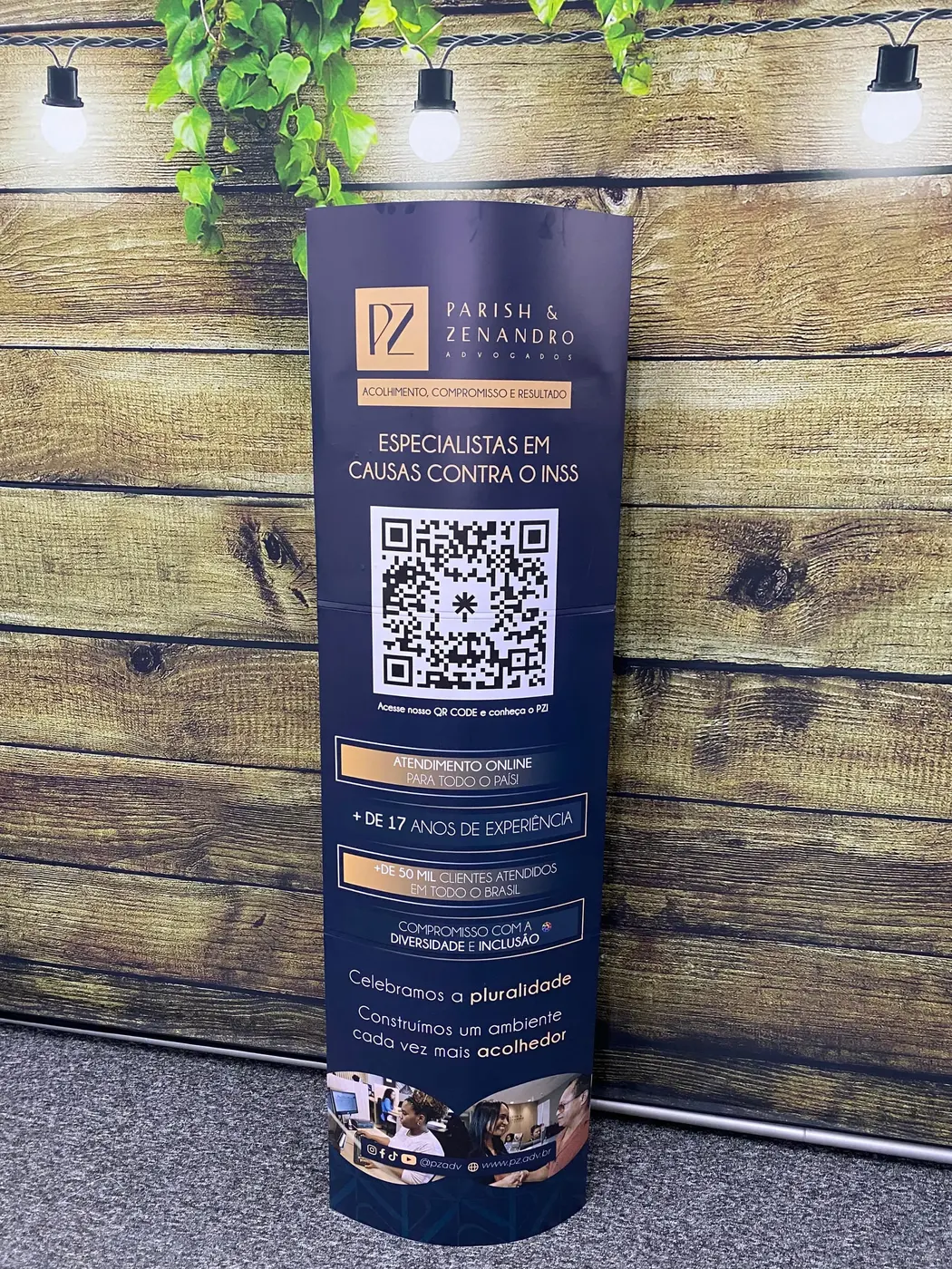 totem de papelão dobrável em Guarulhos